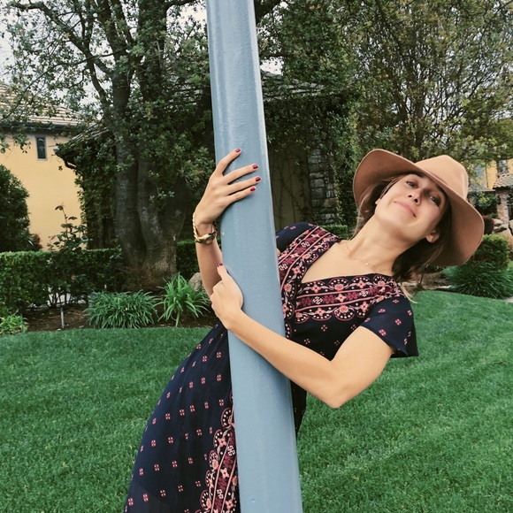 Meet your Posher, Sophia - Picture 2 of 2